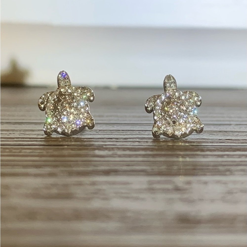 Turtle studs